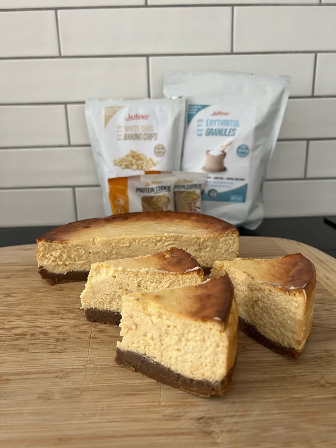 BAKED KETO LOW CARB GINGER WHITE CHOCOLATE CHEESECAKE