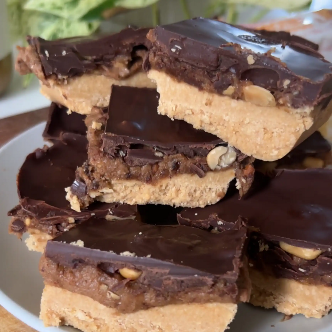 No-Bake Snickers Protein Slice (High Protein, Low Carb)